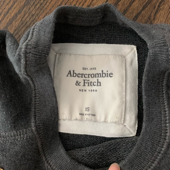 Abercrombie and Fitch Women’s Crewneck Sweatshirt Sequin Hearts Size XS - Picture 4 of 5